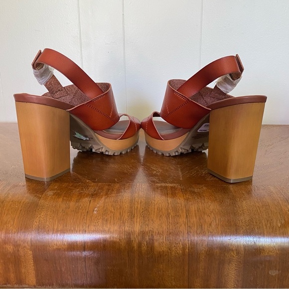 New Chunky Heel Sandel 9.5 Stacked Block Cognac Brown Strap Comfort Retro - Picture 4 of 11